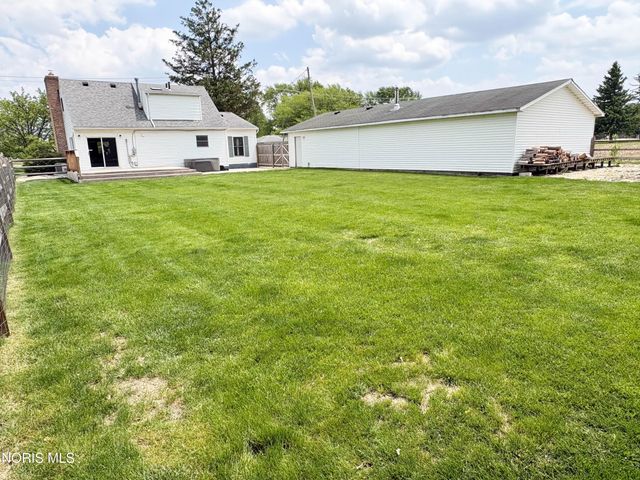 1102 S Lallendorf Road, Oregon, OH 43616