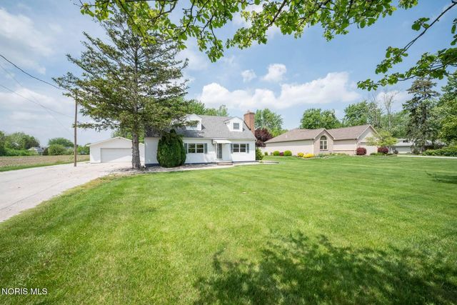 1102 S Lallendorf Road, Oregon, OH 43616