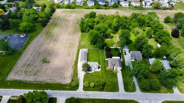 1102 S Lallendorf Road, Oregon, OH 43616