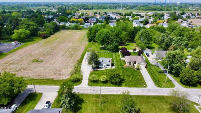 1102 S Lallendorf Road, Oregon, OH 43616