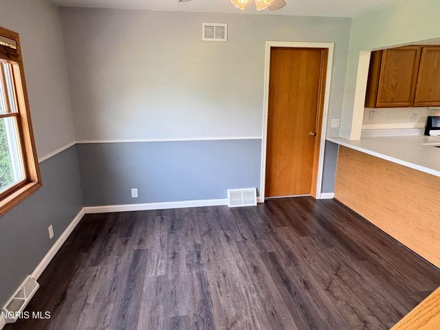 1102 S Lallendorf Road, Oregon, OH 43616