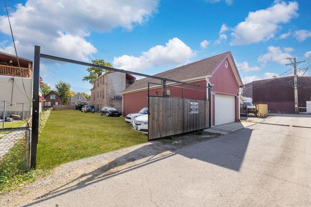 820 N Monticello Avenue, Chicago, IL 60651