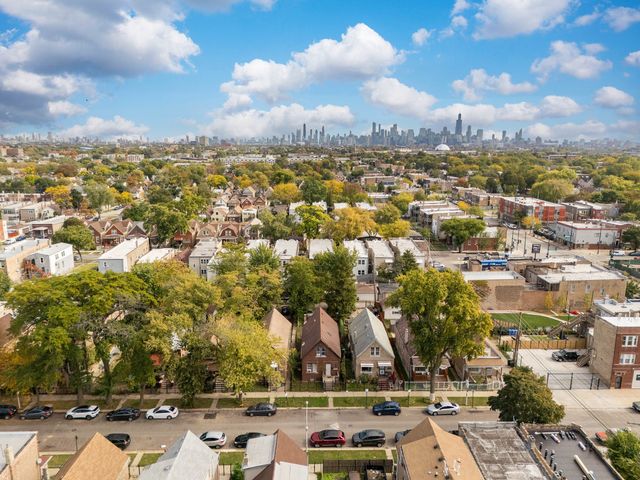 820 N Monticello Avenue, Chicago, IL 60651