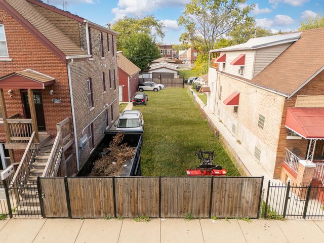 820 N Monticello Avenue, Chicago, IL 60651