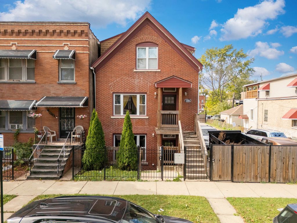 820 N Monticello Avenue, Chicago, IL 60651