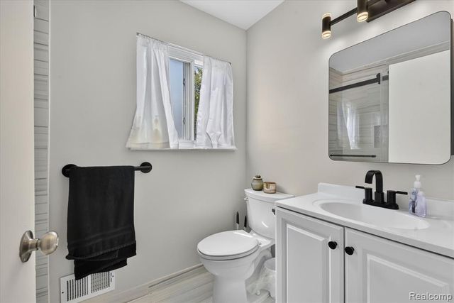 15924 Orchard Street, Romulus, MI 48174