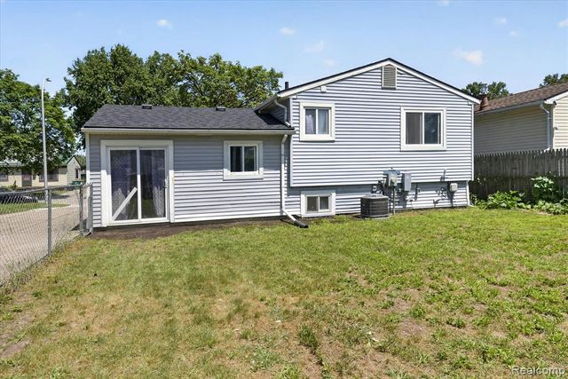 15924 Orchard Street, Romulus, MI 48174