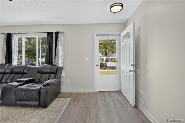 15924 Orchard Street, Romulus, MI 48174