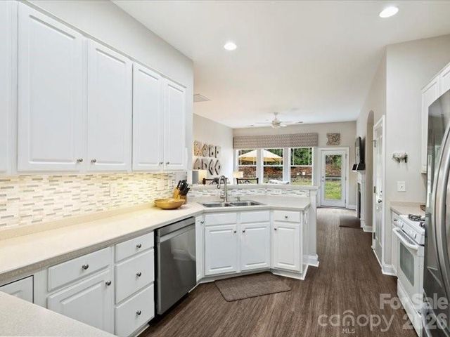 8113 Cottsbrooke Drive, Huntersville, NC 28078