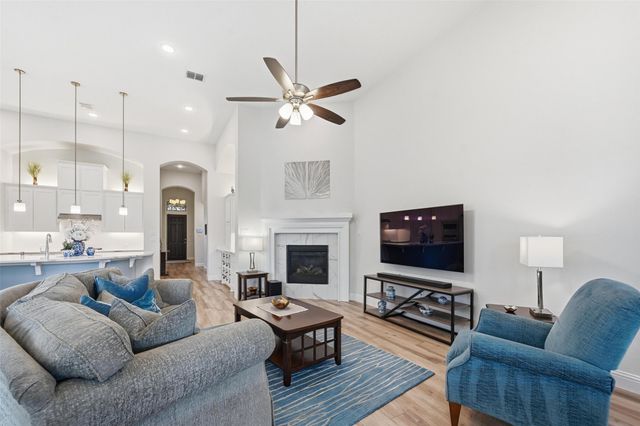 812 Heron Creek Pass, Mckinney, TX 75071