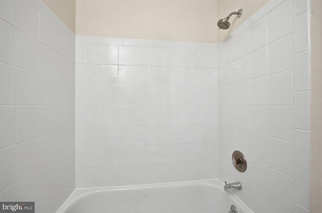 Image 16 of property listing at 804 TIMBER CRK, Lindenwold, NJ 08021