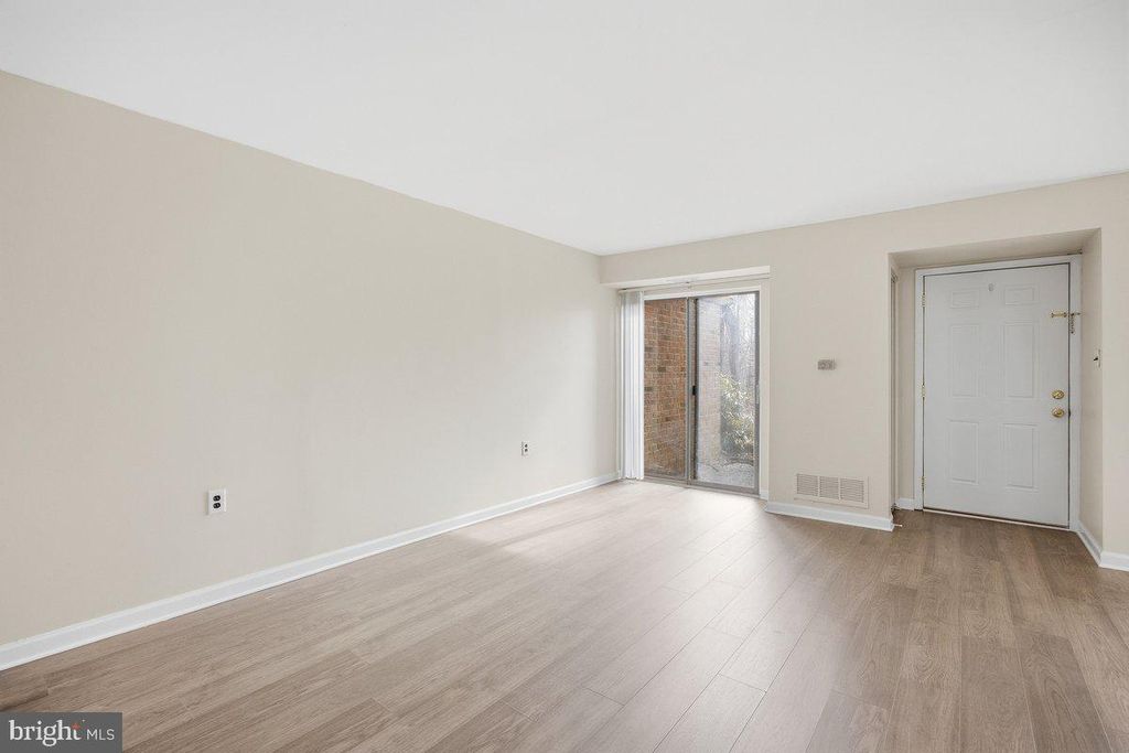 Image 8 of property listing at 804 TIMBER CRK, Lindenwold, NJ 08021