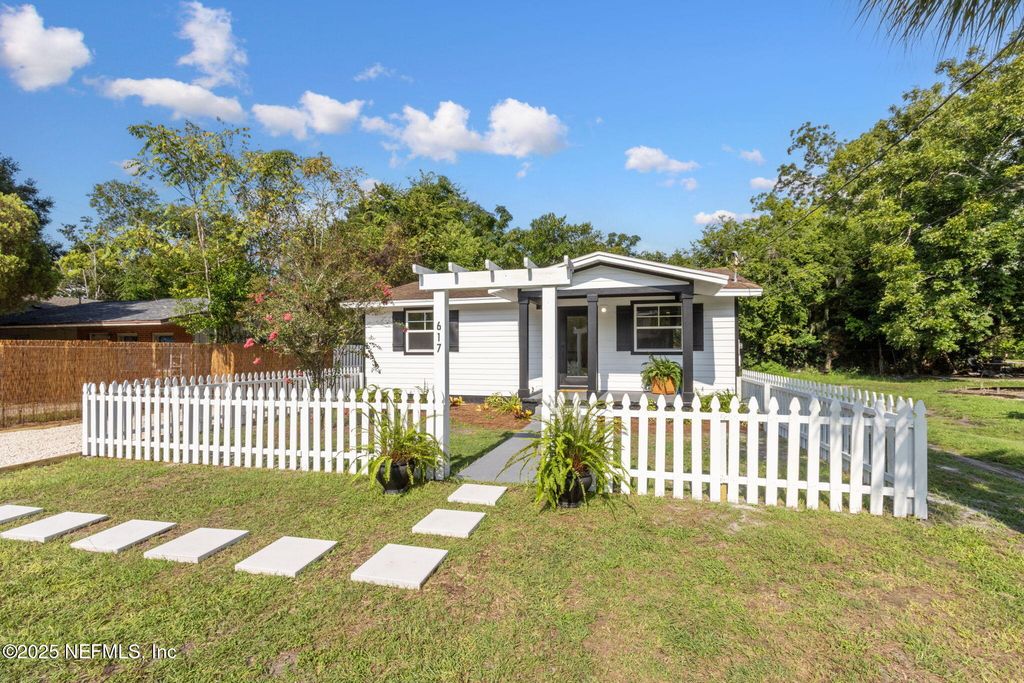 617 S 9TH Street, Fernandina Beach, FL 32034