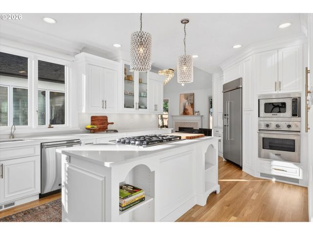 11511 S RIVERWOOD Rd, Portland, OR 97219