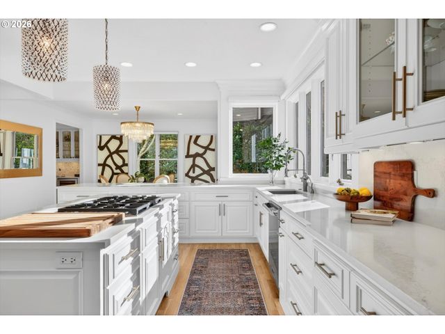 11511 S RIVERWOOD Rd, Portland, OR 97219