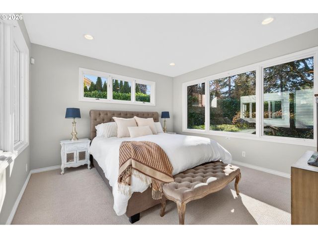 11511 S RIVERWOOD Rd, Portland, OR 97219