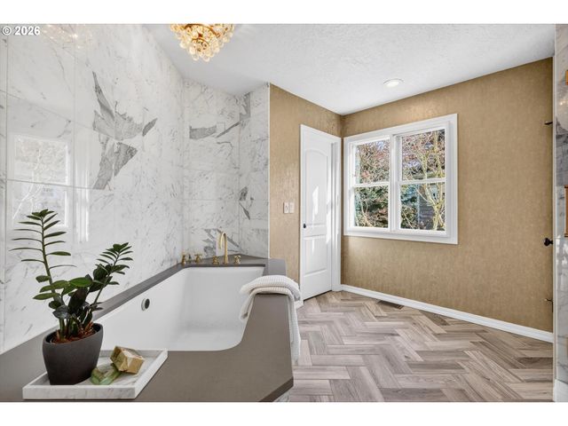 11511 S RIVERWOOD Rd, Portland, OR 97219