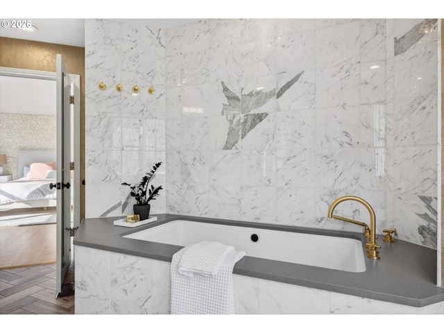 11511 S RIVERWOOD Rd, Portland, OR 97219