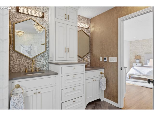 11511 S RIVERWOOD Rd, Portland, OR 97219