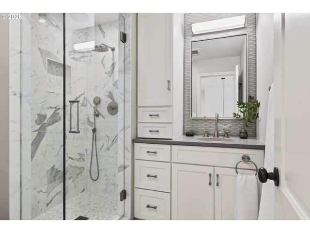 11511 S RIVERWOOD Rd, Portland, OR 97219