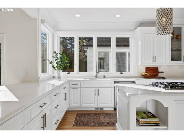 11511 S RIVERWOOD Rd, Portland, OR 97219