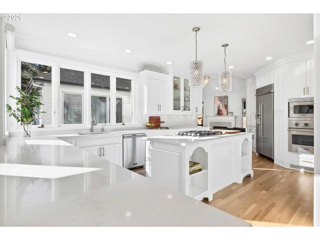 11511 S RIVERWOOD Rd, Portland, OR 97219