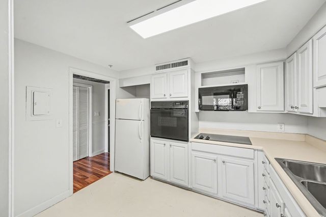 4215 Harding Pike Apt 303, Nashville, TN 37205