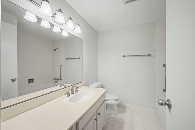 4215 Harding Pike Apt 303, Nashville, TN 37205