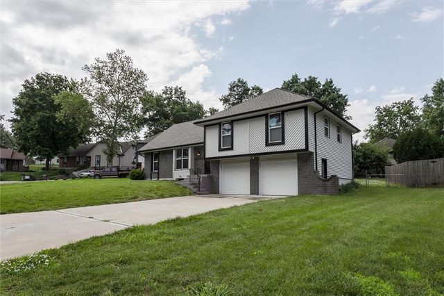 10101 NW MIRROR LAKE Court, Kansas City, MO 64152