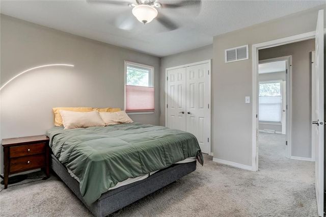 10101 NW MIRROR LAKE Court, Kansas City, MO 64152