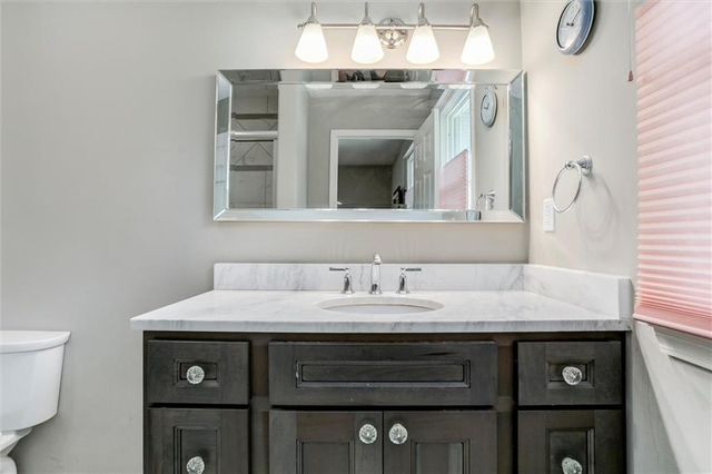 10101 NW MIRROR LAKE Court, Kansas City, MO 64152