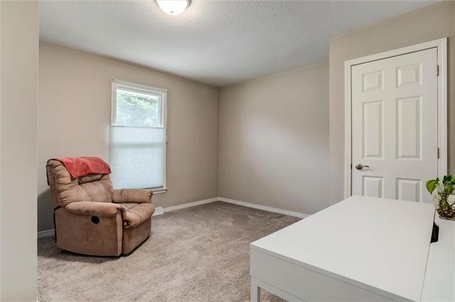 10101 NW MIRROR LAKE Court, Kansas City, MO 64152