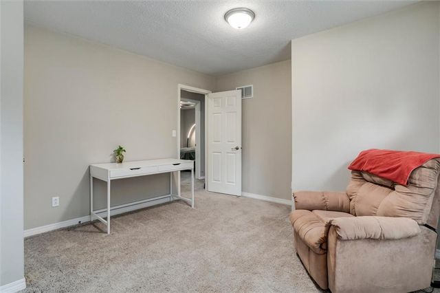 10101 NW MIRROR LAKE Court, Kansas City, MO 64152