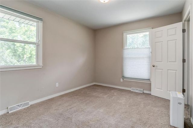 10101 NW MIRROR LAKE Court, Kansas City, MO 64152