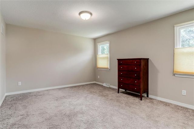 10101 NW MIRROR LAKE Court, Kansas City, MO 64152