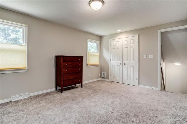 10101 NW MIRROR LAKE Court, Kansas City, MO 64152