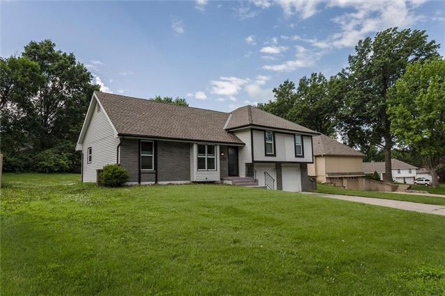 10101 NW MIRROR LAKE Court, Kansas City, MO 64152