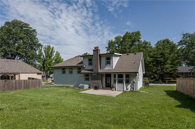 10101 NW MIRROR LAKE Court, Kansas City, MO 64152