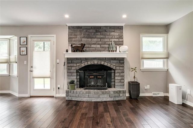 10101 NW MIRROR LAKE Court, Kansas City, MO 64152