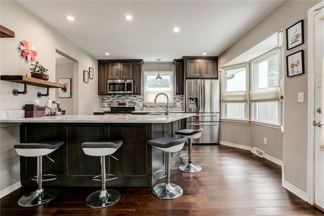 10101 NW MIRROR LAKE Court, Kansas City, MO 64152