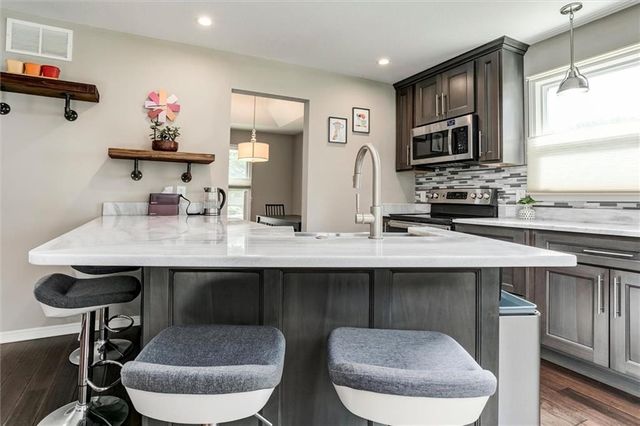 10101 NW MIRROR LAKE Court, Kansas City, MO 64152