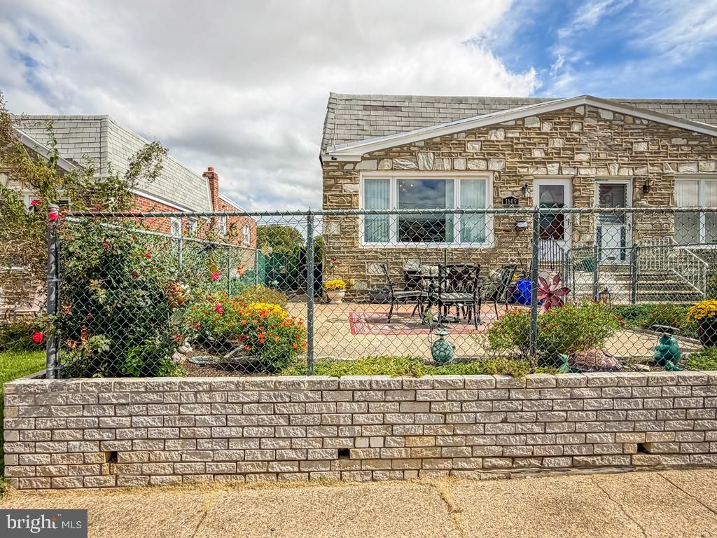 1609 PLACID ST, Philadelphia, PA 19152 — photo 2