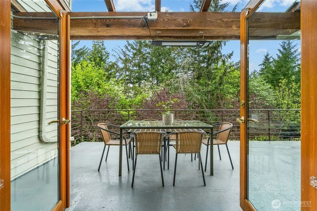 20005 NE 42nd Street, Sammamish, WA 98074