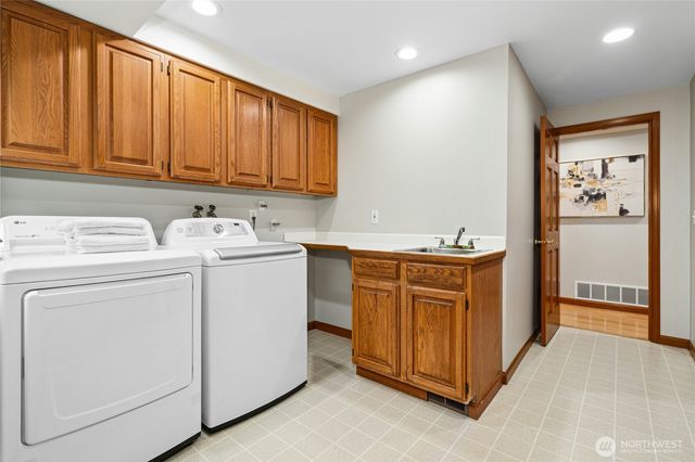 20005 NE 42nd Street, Sammamish, WA 98074