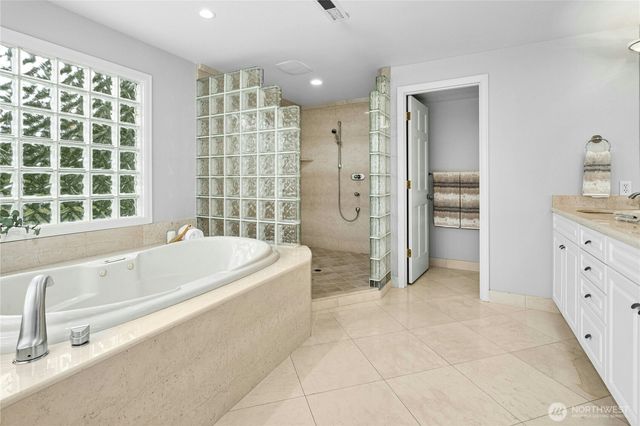 20005 NE 42nd Street, Sammamish, WA 98074
