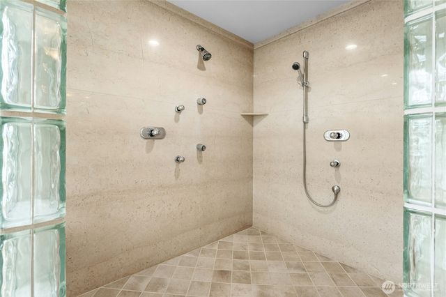 20005 NE 42nd Street, Sammamish, WA 98074