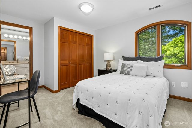 20005 NE 42nd Street, Sammamish, WA 98074