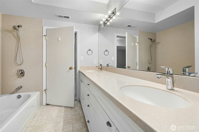 20005 NE 42nd Street, Sammamish, WA 98074