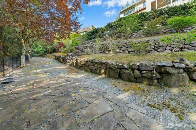 20005 NE 42nd Street, Sammamish, WA 98074