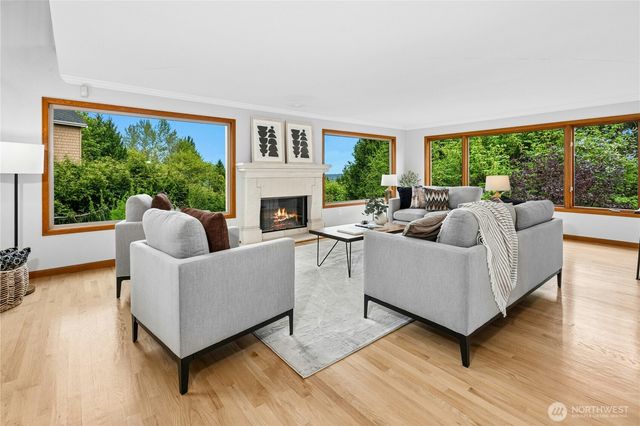 20005 NE 42nd Street, Sammamish, WA 98074